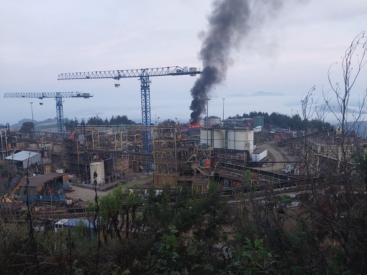 ##Guerre_du_M23_dans_le_Kivu : Les dromes de <a href="/FARDC_Info/">Armée Congolaise - FARDC</a> ont ciblé l’usine d’extraction d’or de #Twangiza, située à #Mwenga dans  le <a href="/SudkivuGouv/">Gouvernorat I Sud-kivu officiel</a>,dans la nuit de ce 15 octobre 2025. Ce site minier est actuellement exploitée illégalement par des groupes liés au <a href="/M23_ARC/">M23RDCONGO</a> dans l'est