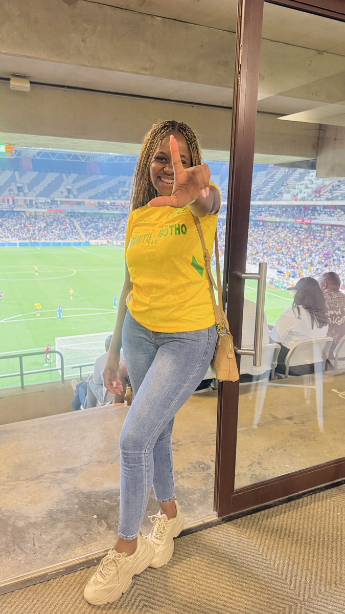 As a proud Mamelodi Sundowns supporter and a proud South African, I was so happy to have witnessed our Bafana Bafana qualify for the World Cup! 💛👆🏻🇿🇦