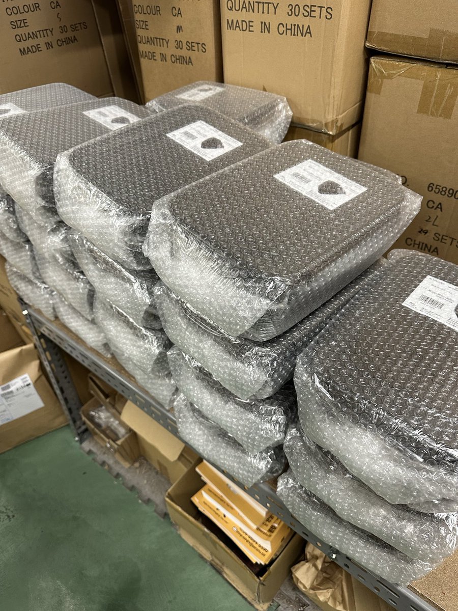 たくさんご注文ありがとうございます！
愛を込めて梱包してます📦
今しばらくお待ちください、、