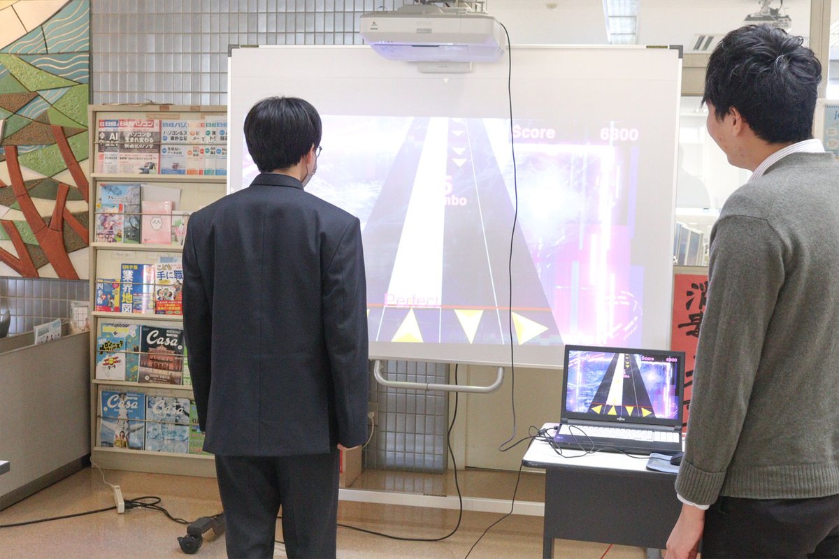 kita_com's tweet photo. 大船渡東高校１年生の皆さんが、学校見学で来校されました。
学内の機器や学生達が作成した作品などを体験いただきました。
今後の進路選択の一助になれば幸いです😊 https://t.co/fcK1vhjyo5