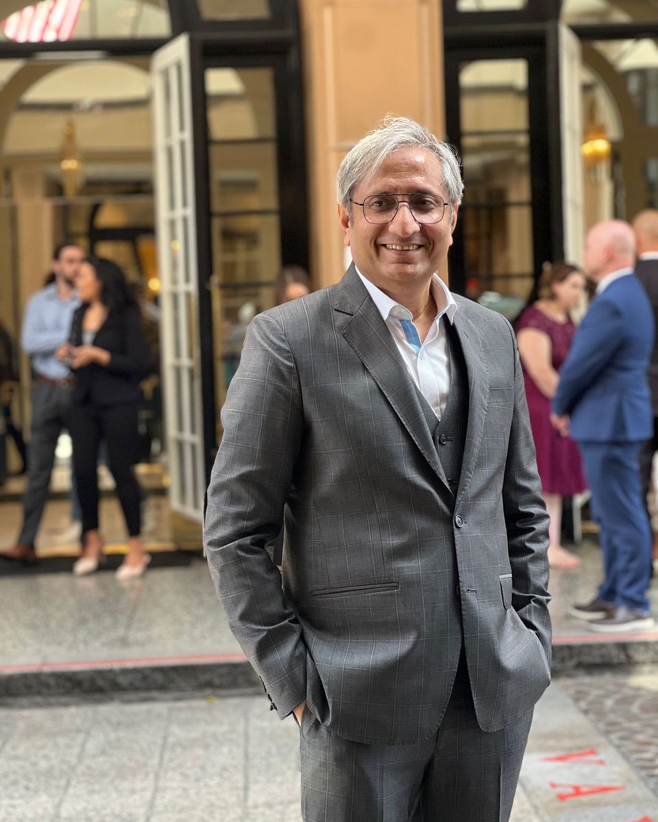 Only journalist with zero haters ❤️

Hats off to Ravish Kumar 👏