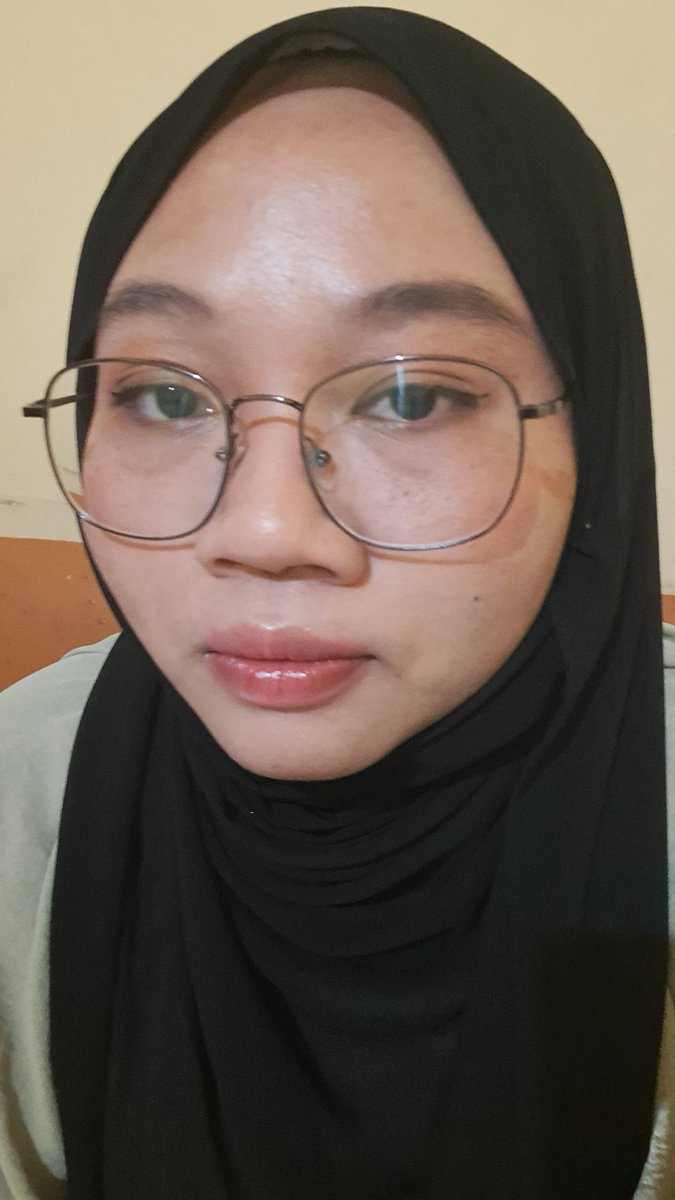 nep_pida's tweet photo. Mo ngemol ujan >.< https://t.co/DMP80IP74W