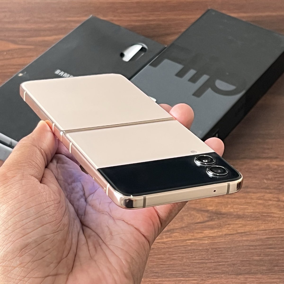 jodhafes's tweet image. Samsung Z Flip 4
Ram 8gb, Internal 256gb
Ex garansi Resmi SEIN
Fisik Mulus 99%
Fungsi normal semua no minus
Kelengkapan fullset bawaan
Garansi personal

Harga 4.650.000
Lokasi Jogja / cod menyesuaikan

Minat WA 0812-3331-2818
Atau inbox
#samsungsecond #jualhpsecond #hpsecondjogja