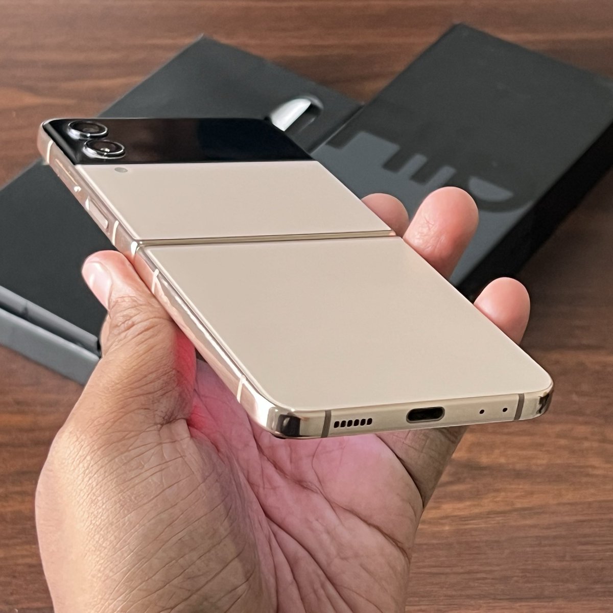 jodhafes's tweet image. Samsung Z Flip 4
Ram 8gb, Internal 256gb
Ex garansi Resmi SEIN
Fisik Mulus 99%
Fungsi normal semua no minus
Kelengkapan fullset bawaan
Garansi personal

Harga 4.650.000
Lokasi Jogja / cod menyesuaikan

Minat WA 0812-3331-2818
Atau inbox
#samsungsecond #jualhpsecond #hpsecondjogja