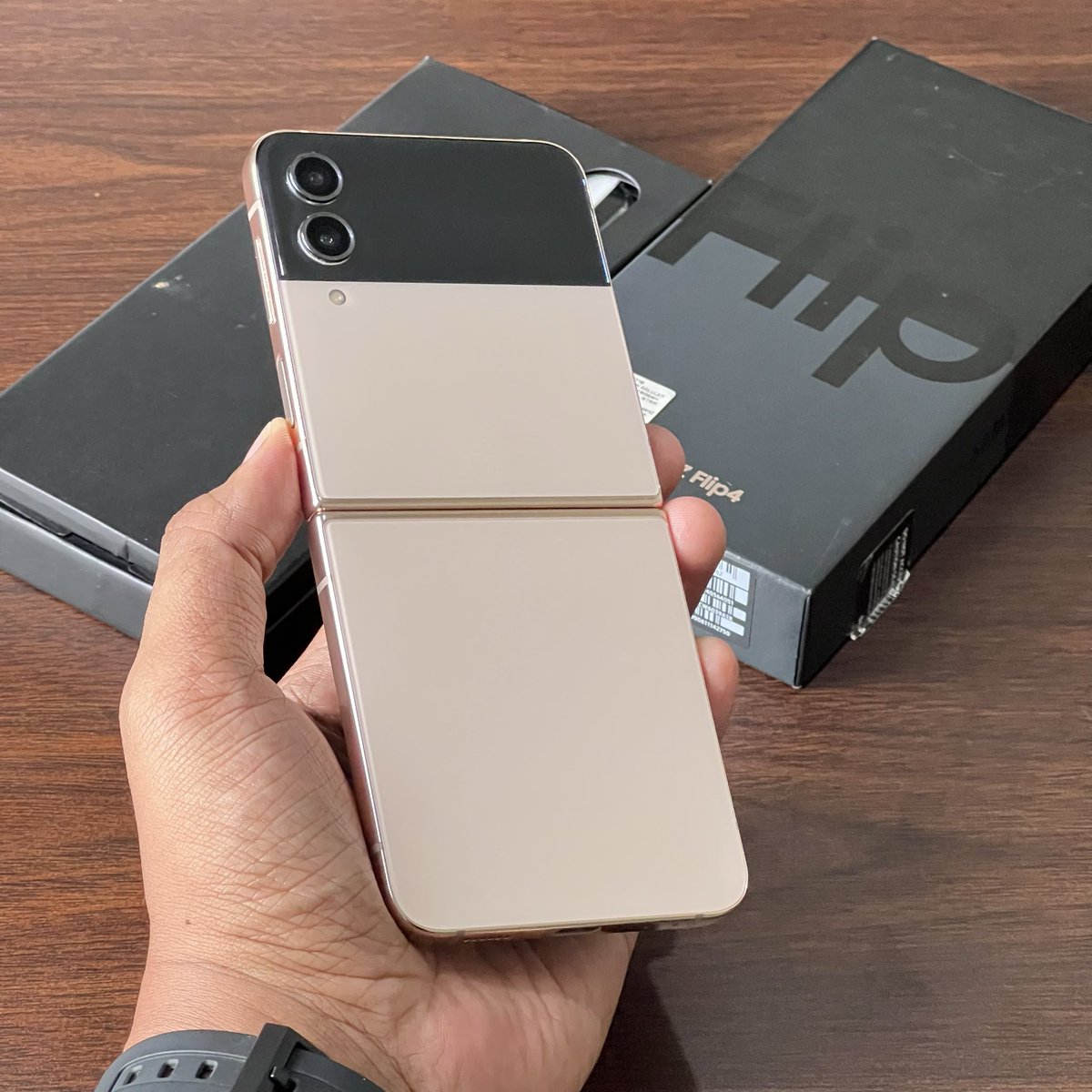 jodhafes's tweet image. Samsung Z Flip 4
Ram 8gb, Internal 256gb
Ex garansi Resmi SEIN
Fisik Mulus 99%
Fungsi normal semua no minus
Kelengkapan fullset bawaan
Garansi personal

Harga 4.650.000
Lokasi Jogja / cod menyesuaikan

Minat WA 0812-3331-2818
Atau inbox
#samsungsecond #jualhpsecond #hpsecondjogja