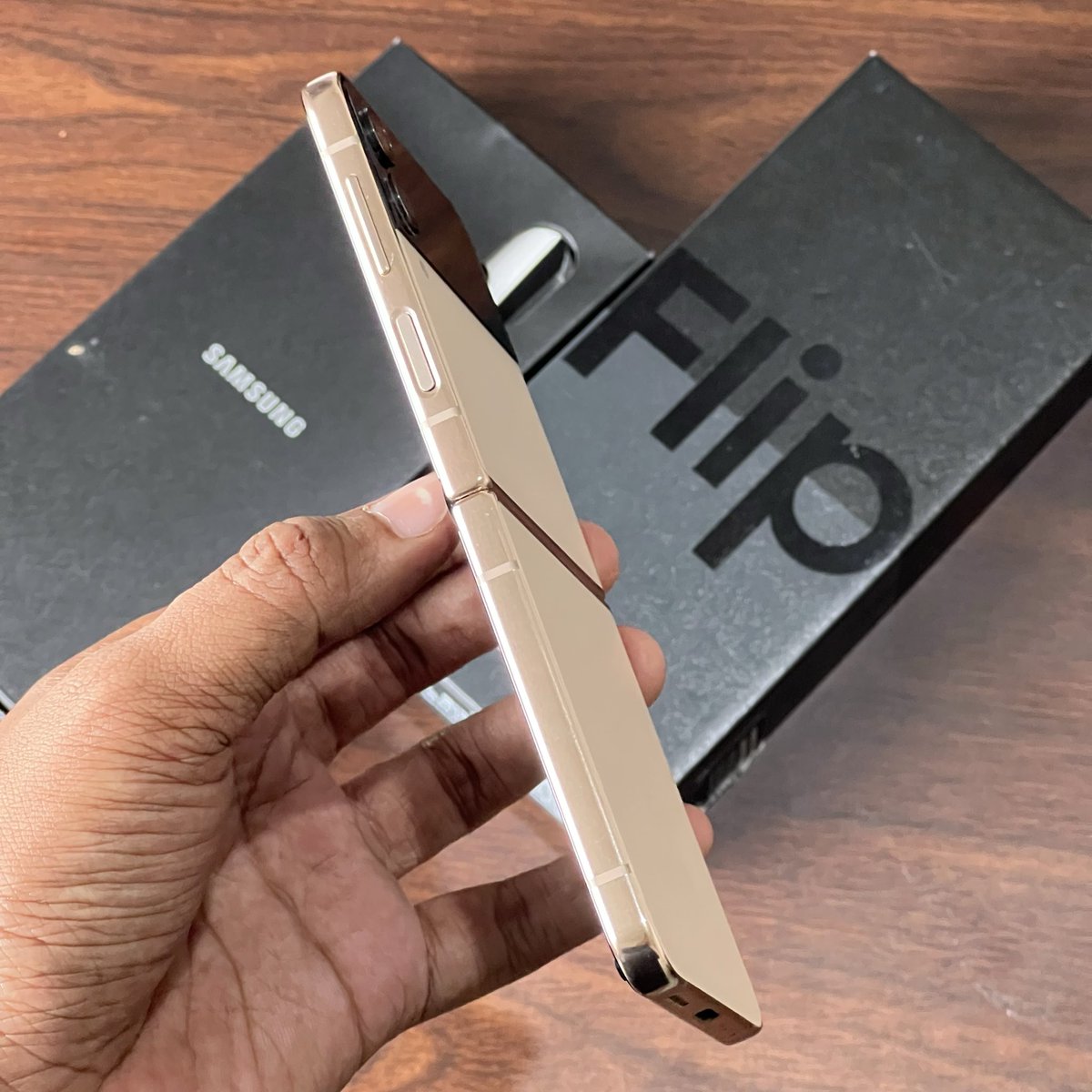 jodhafes's tweet image. Samsung Z Flip 4
Ram 8gb, Internal 256gb
Ex garansi Resmi SEIN
Fisik Mulus 99%
Fungsi normal semua no minus
Kelengkapan fullset bawaan
Garansi personal

Harga 4.650.000
Lokasi Jogja / cod menyesuaikan

Minat WA 0812-3331-2818
Atau inbox
#samsungsecond #jualhpsecond #hpsecondjogja