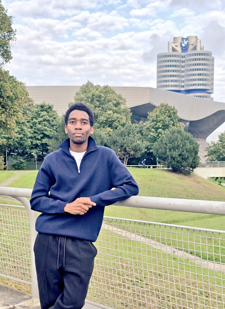 Codexavier1's tweet image. As a tech, how does it feel to work in that building ?