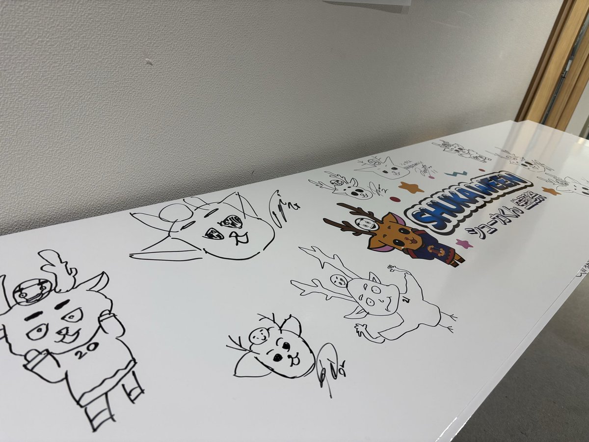 【2025明治安田Ｊ3第32節】

今週末ホームゲーム！
シューカくん生誕祭🦌🎂

シューカくん似顔絵 お絵描きコーナーを前に、選手も似顔絵にチャレンジしてます✍️

🗓10/18 14:00
👑#楓工務店
🆚#AC長野パルセイロ
🏟#ロートフィールド奈良
naraclub.jp/archives/65143

#奈良クラブ