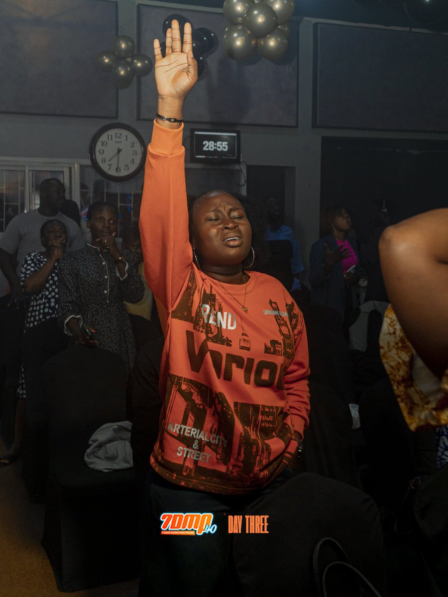 7DMpraise's tweet photo. 🎤 When worship becomes a weapon, the atmosphere shifts. Emma Sings didn’t just take the mic—he released a sound that pierced the heavens. #EmmaSingsLive #MarathonPraise2025 #PropheticSound #WorshipUnleashed #ChurchOnFire #7DaysOfGlory https://t.co/5cRlTZZ0Je