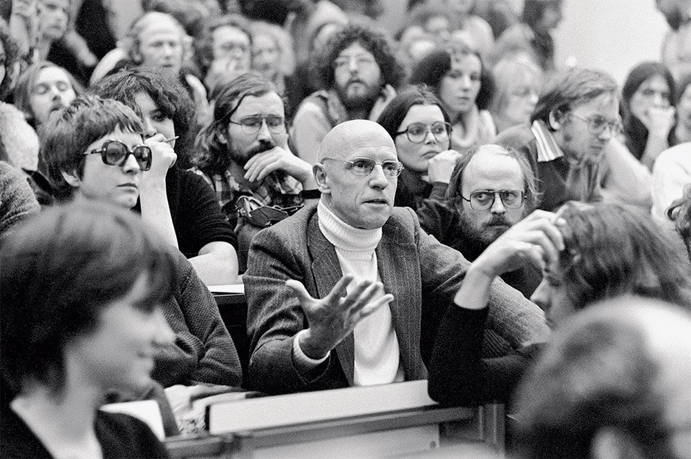Michel Foucault, connu pour ses critiques des institutions sociales, principalement la psychiatrie, la médecine, le système carcéral, et pour ses idées et développements sur l'histoire de la sexualité, est né le 15 octobre 1926 à Poitiers.