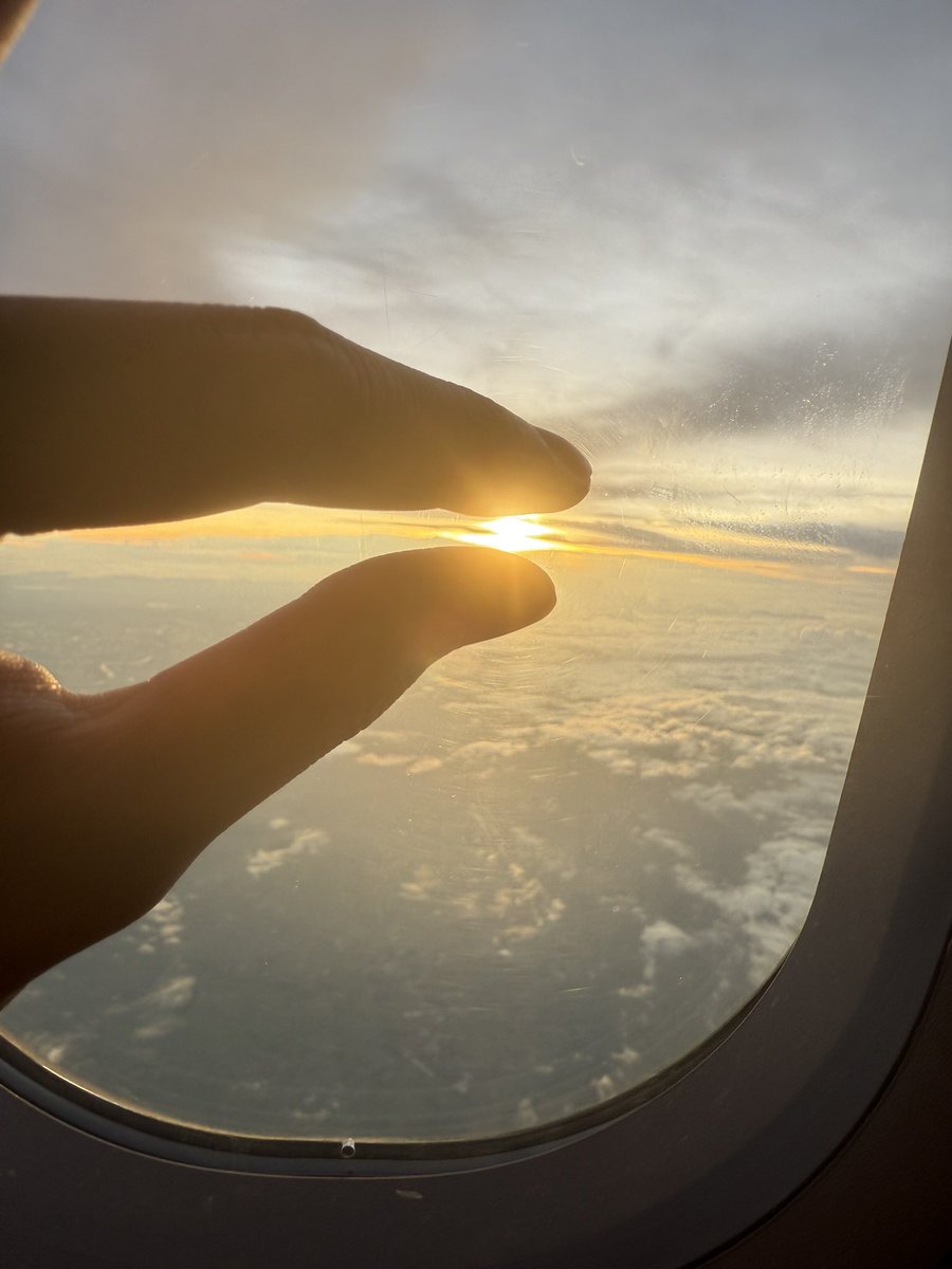 zwaDTaFw1r4IkrF's tweet image. この二つの写真の手は同じ手🖐️？
匂わせなの？コレはやっぱりSmartBoom復活期待しても良い？🥺
左はスマのXのポスト　　右はスマのIG
#smart_csnp #CSNP 
#Auralis