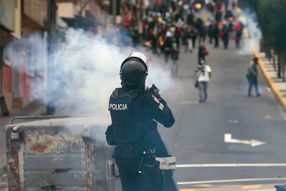 aidhdes's tweet photo. 🇪🇨⚠️ #Ecuador vive una grave crisis #Social y #Politica .
AIDHDES desde #Suiza🇨🇭 condena la represión, las violaciones a los #DDHH y los vínculos de #CORRUPCION que involucran al #gobierno de @DanielNoboaOk.
🕊️ El derecho a #protestar no se reprime, se respeta.
📄 Lee el comunicado completo ⤵️
https://t.co/7KYDQhvdXN
#HumanRights #ONU #CIDH #EcuadorEnCrisis #AIDHDES #Noticias
@teleSURtv @ActualidadRT @RTVCnoticias @Nexo_Latino @ConcienciaNews_ @BandalosSC @radio_pichincha @ecuainm_oficial
@ONU_es @UN_HRC @UN_SPExperts @OACNUDH @UNOCHA_fr @CICR_es @CancilleriaEc
