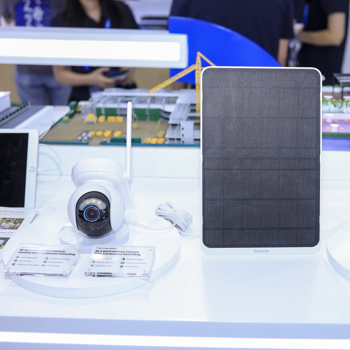 ReolinkTech's tweet image. 🌏𝗥𝗲𝗼𝗹𝗶𝗻𝗸 𝗮𝘁 𝗚𝗜𝗧𝗘𝗫 𝗚𝗟𝗢𝗕𝗔𝗟 𝟮𝟬𝟮𝟱 — 𝗣𝗿𝗼𝗱𝘂𝗰𝘁 𝗛𝗶𝗴𝗵𝗹𝗶𝗴𝗵𝘁𝘀
🔹TrackFlex Floodlight Wi-Fi: PTZ Floodlight Camera with AI Video Search
🔹Altas Go PT: 2K 4G Cellular ColorX Battery Camera with Continuous Recording
🔹Altas: 2K Pre-recording Bullet…