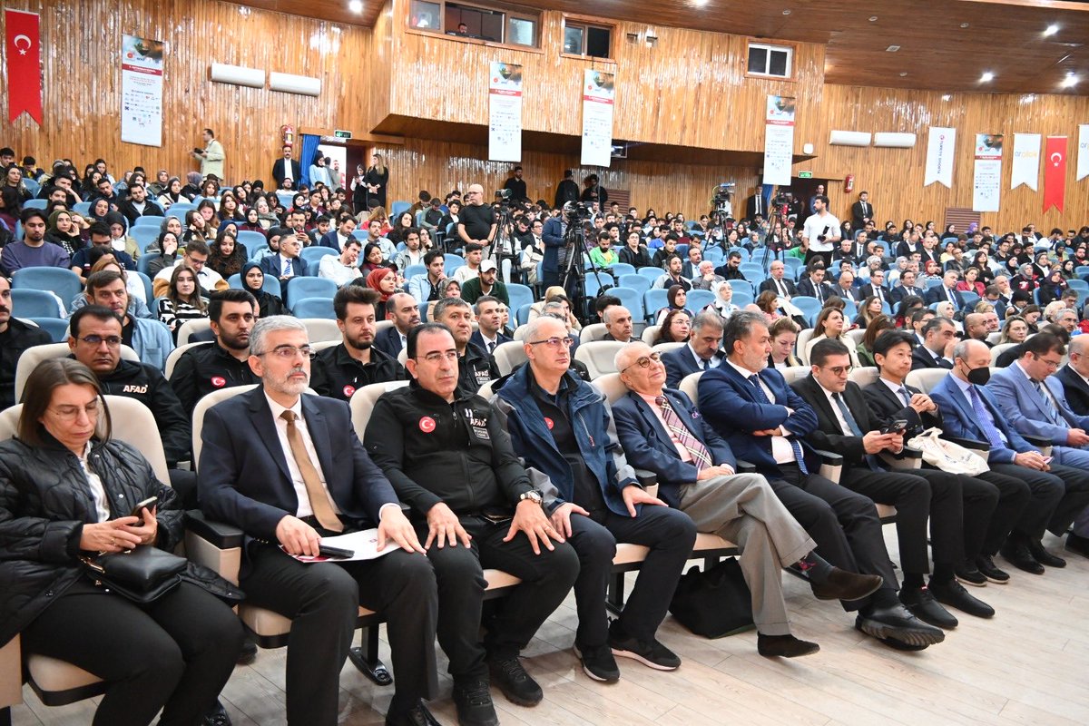 7. Uluslararası Dirençlilik Kongresi’ne
Valimiz Numan HATİPOĞLU,Belediye Başkanımız Şahin ŞERİFOĞULLARI, Afetlere Müdahale Genel Müdürü Dr. Sadi ERGİN,Afet Yönetimi Merkezi Daire Başkanı Abdullah ÖZÇELİK,İl Müdürümüz Dr. Cafer GİYİK
ve çok sayıda bilim insanı ile davetli katıldı.