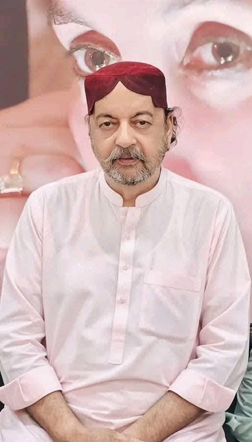 کُلُّ نَفۡسٍ ذَآئِقَۃُ الۡمَوۡت 
Disheartened to listen about the Death of Aga Siraj Khan Durani  May Almighty Allah Bless him and keep departed soul in Heaven,Aameen 🤲