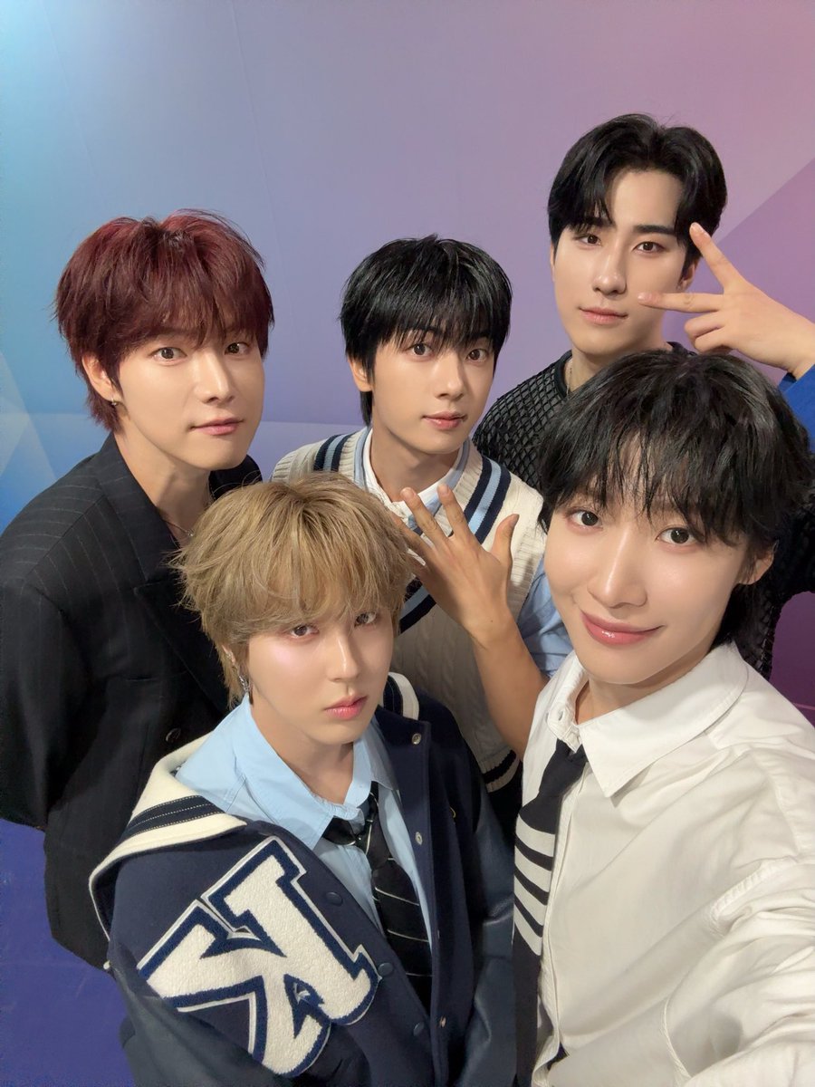 [#ONEWE]

🧑🏻‍🚀.oO(원위를 향한 마음이 멈추지 않는 탓일까? ㅜ.ㅜ)
위브 통신 원위 감지 가속 모드 ✧(*,,ÒㅅÓ,,)✧‼️
잠시 후 5시 MBC M '쇼챔피언'에서 함께해요 💕🍀

#원위 #MAZE_AD_ASTRA
#미로 #MAZE
#행운의_달 #Lucky_12