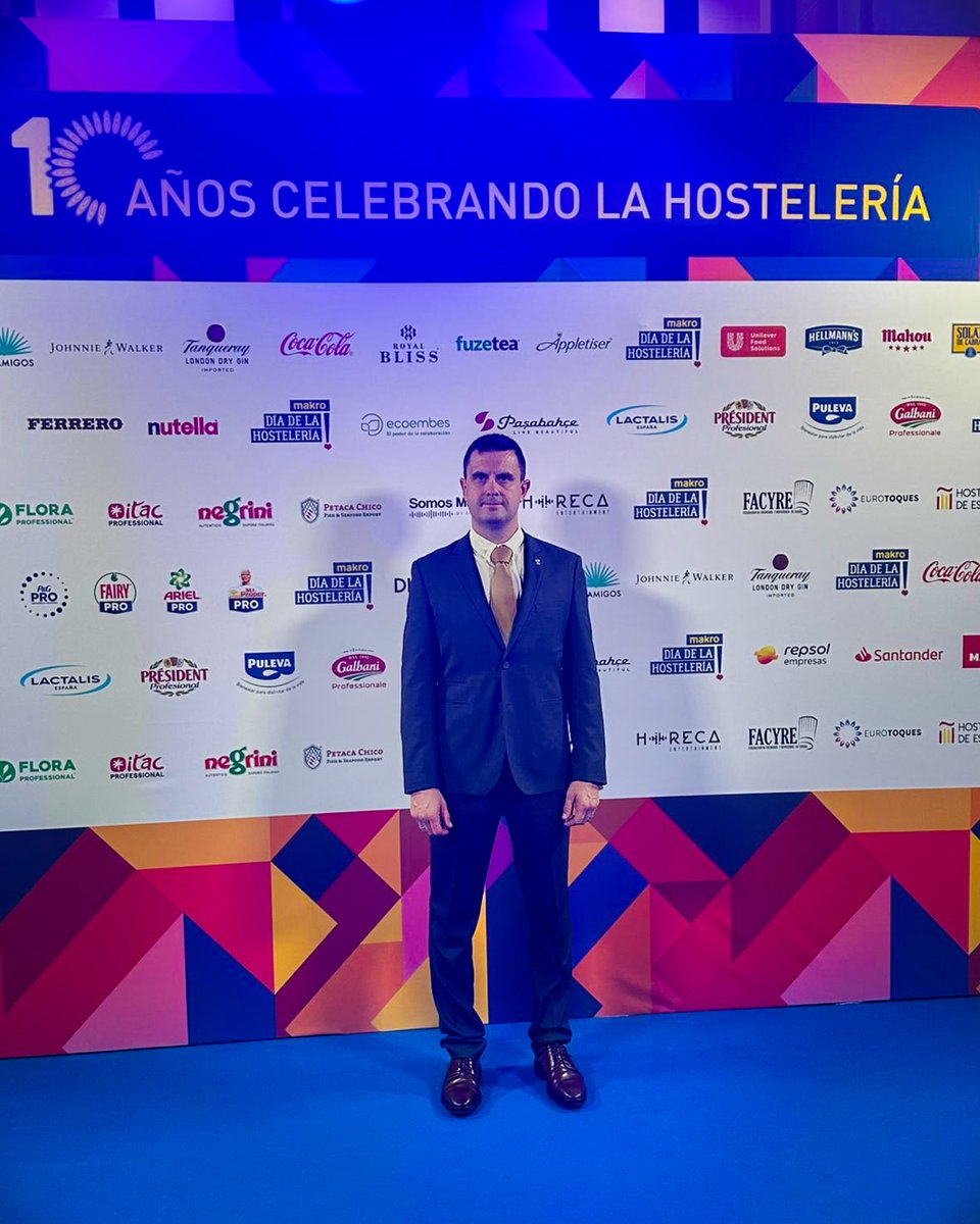 HOSTECAR (@hostecar) on Twitter photo 📍 Esta semana acudimos a Madrid para celebrar junto a <a href="/makroESP/">Makro España</a> el Día de la Hostelería.
💼🤝 Gracias una vez más por poner en valor al sector hostelero, pieza fundamental en la economía y la vida de nuestro país.
#DíaDeLaHostelería #Makro #Hostecar #Hostelería 📍 Esta semana acudimos a Madrid para celebrar junto a <a href="/makroESP/">Makro España</a> el Día de la Hostelería.
💼🤝 Gracias una vez más por poner en valor al sector hostelero, pieza fundamental en la economía y la vida de nuestro país.
#DíaDeLaHostelería #Makro #Hostecar #Hostelería