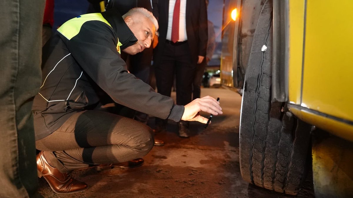 Bugün 05:40’da İBB Meclis Üyelerimizin de katılımıyla Kurtköy Garajımızda İETT kaptanlarımızla birlikteydik.

Sürücülerimiz işbaşı yapmadan Yol ve Yolcu Emniyeti ile ilgili konularını değerlendirerek yolcu memnuniyetinin önemini vurguladık, 

Bakım onarım alanları ve İETT Muayene