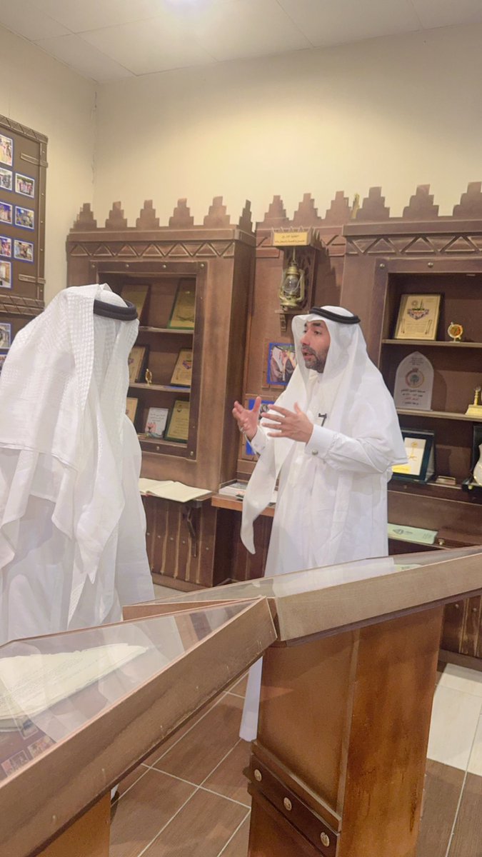 أشكر مدير متحف مدرسة دار التوحيد سعادة أ. فهد الصواط على عنايته بهذا المتحف التاريخي والذي يعرض مسيرة المدرسة ويوثق تاريخها باعتبارها أول مدرسة نظامية في المملكة العربية السعودية ..