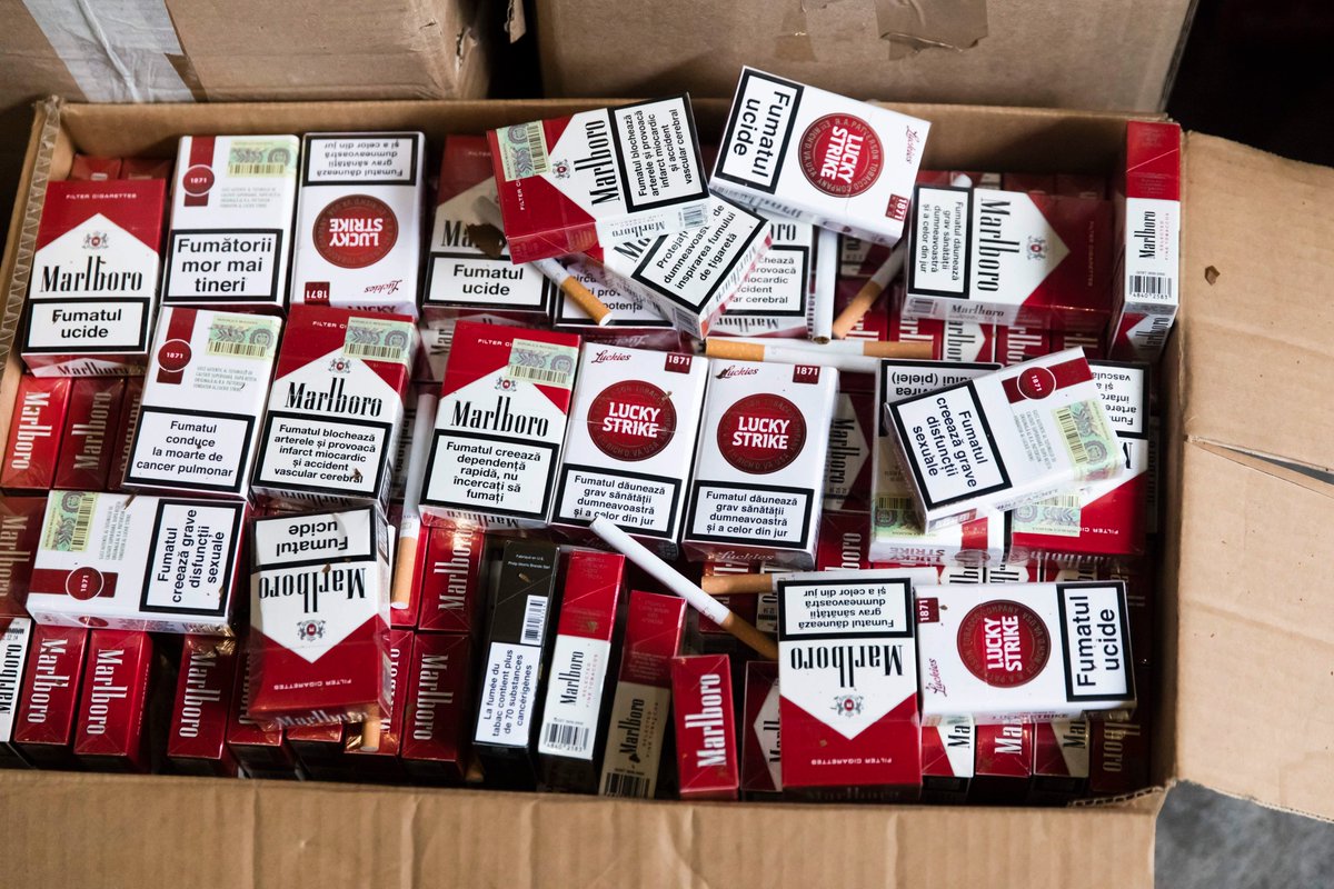 LesBuralistes's tweet photo. "On va trouver des paquets entre 3 et 5 euros" : sur Snapchat, Instagram ou Telegram, le trafic de cigarettes bat son plein 🚭

En cinq ans, la vente illégale de tabac a littéralement explosé. 
En Gironde, une mère et son fils, vont comparaître devant la justice pour avoir alimenté un vaste trafic de cigarettes de contrefaçon dans la région via les réseaux sociaux. 

🔗 https://t.co/rPiCyb2307