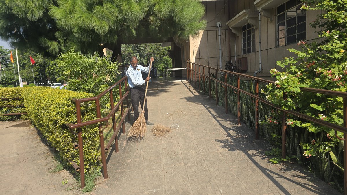 Special Campaign 5.0 as part of Swachhata Hi Sewa 2025, under a special cleanliness drive carried out 15th October, 2025 at Butterfly Park Pathway of the Centre.
#SpecialCampaign5 #CleanlinessMatters #CleanIndiaGreenIndia #swachhbharatchallenge
Special Campaign 5.0,