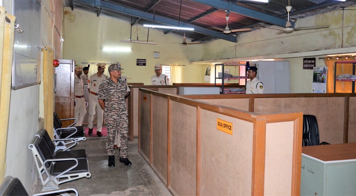 co242bncrpf's tweet photo. डॉ. विपुल कुमार, भा.पु.से., के.के.सेक्टर, केरिपुबल द्वारा दिनांक 14/10/2025 को 242 बटालियन, केरिपुबल, पुणे के मुख्य कार्यालय का निरीक्षण किया गया #CRPF #KKsector https://t.co/BqqnUndqtE
