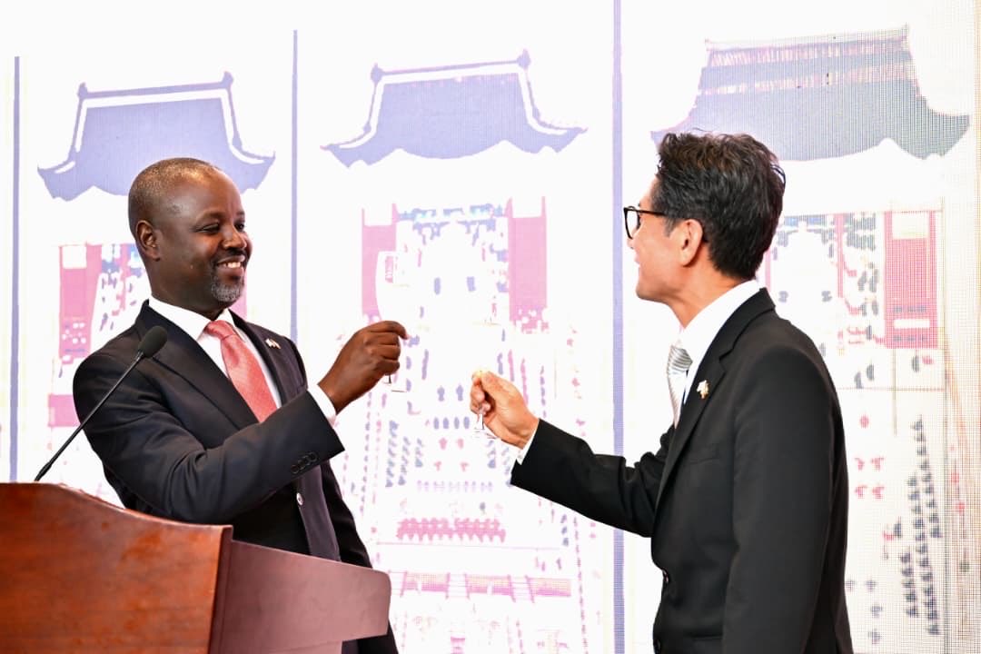 Thomas_Tayebwa's tweet image. Last evening, I had the great honour of joining Park Sung-Soo, the Ambassador of the Republic of Korea to Uganda, and other dignitaries to commemorate the National and Armed Forces Day of the Republic of Korea.
I commended the Embassy of the Republic of Korea for its unwavering…