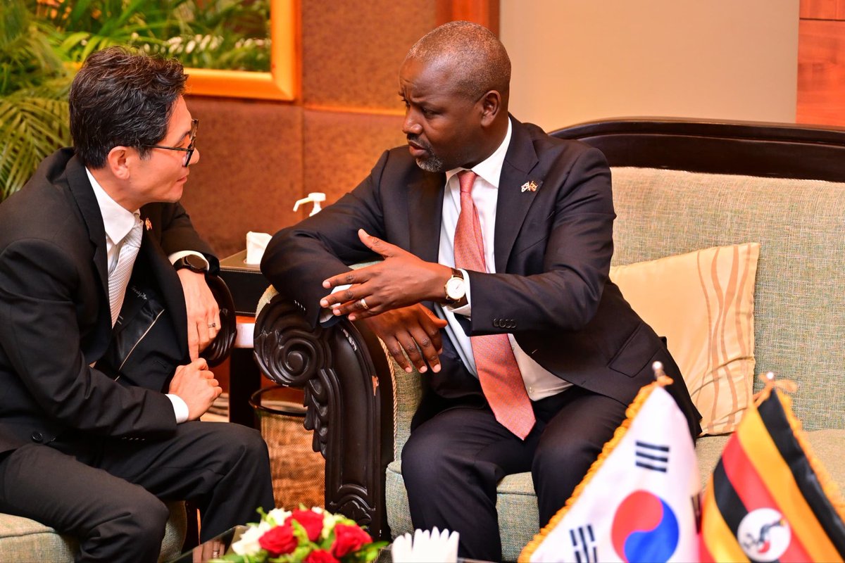 Thomas_Tayebwa's tweet image. Last evening, I had the great honour of joining Park Sung-Soo, the Ambassador of the Republic of Korea to Uganda, and other dignitaries to commemorate the National and Armed Forces Day of the Republic of Korea.
I commended the Embassy of the Republic of Korea for its unwavering…
