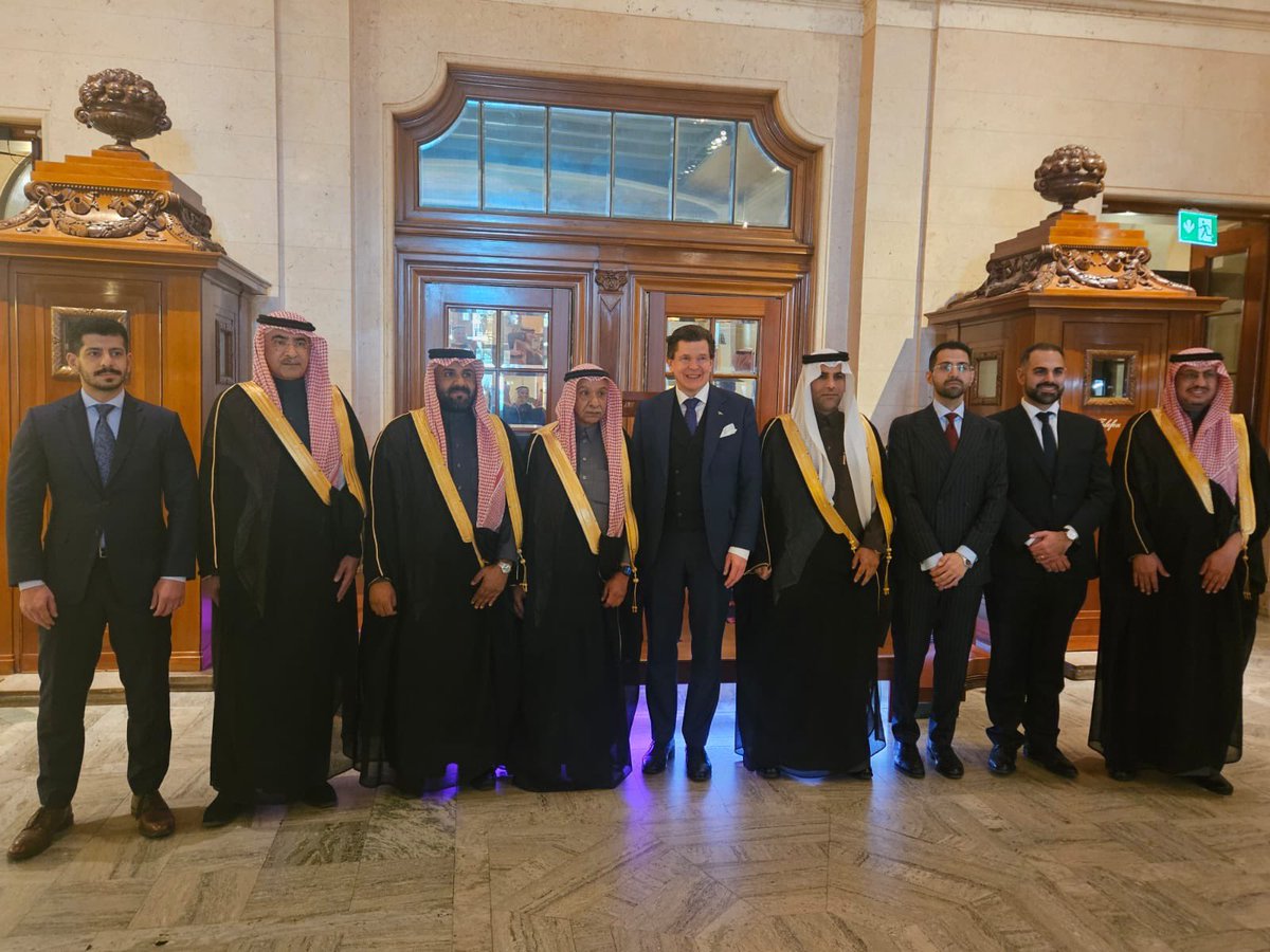 وفد أعضاء لجنة الصداقة البرلمانية السعودية السويدية في #مجلس_الشورى برئاسة عضو المجلس رئيس اللجنة الدكتور عيسى العتيبي يلتقي رئيس البرلمان بمملكة السويد السيد أندرياس نورلين، حيث جرى خلال اللقاء استعراض العلاقات الثنائية التي تربط البلدين، وسبل تعزيز التعاون البرلماني.