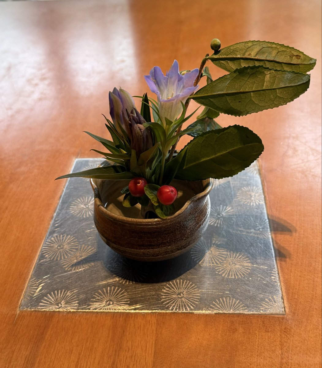 4f48kpMjSS8hjPt's tweet image. 25/10/15  林部智史の＂あいたいラジオ&quot;
9/24 アルバム💿発売以来トキメキメッセージが多くて聴く度にうなづく〜『祈り』〜松井五郎作詞南こうせつ作曲『追伸』叙情歌に通じ郷愁を誘う感じ💖〜暮らしの困り事…❶コンサートチケットの電子化が進む😢❷雨天時ビニール傘を置き忘れる〜『見えないね』💘