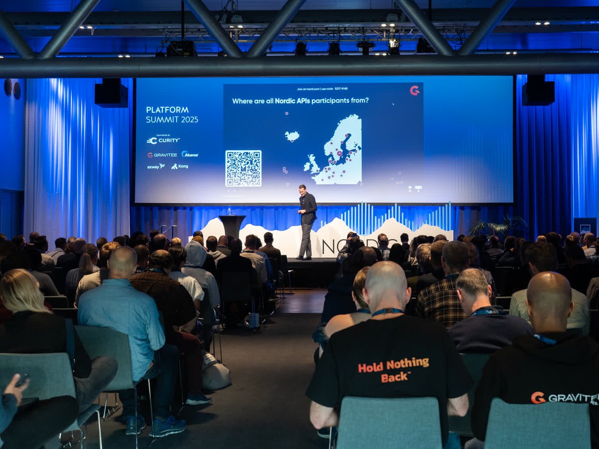Starting Day 2 of #PlatformSummit2025 with John Gren's keynote (<a href="/GraviteeIO/">Gravitee</a>)  - exploring how to build the ideal agent experience.