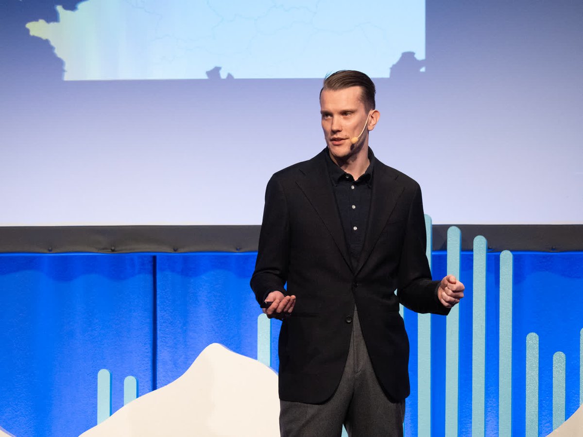 nordicapis's tweet image. Starting Day 2 of #PlatformSummit2025 with John Gren&apos;s keynote (@GraviteeIO)  - exploring how to build the ideal agent experience.