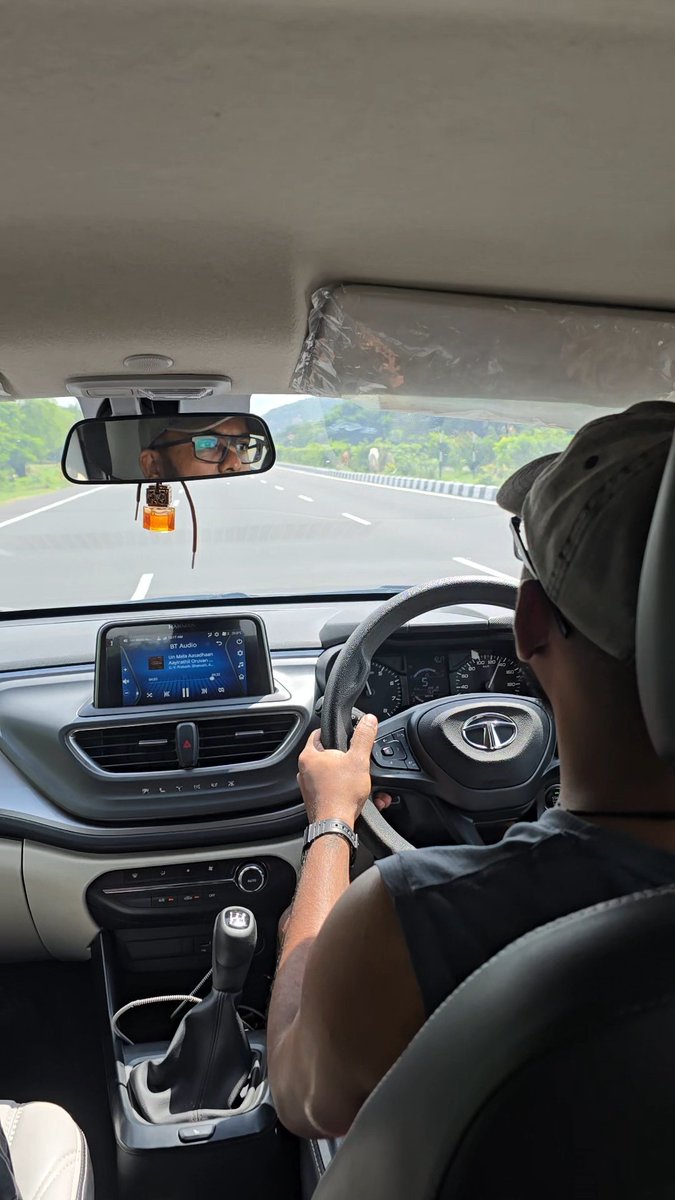 vikkey6's tweet image. Badly broken.