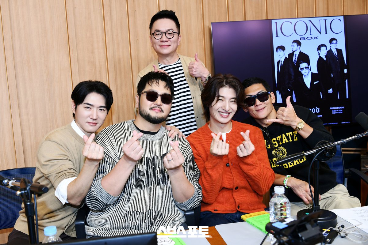 [SBS 현장사진]
두시탈출 컬투쇼

#두시탈출컬투쇼 #컬투쇼
#god #지오디
#PARKJOONHYUNG #박준형
#DANNYAHN #데니안
#SONHOYOUNG #손호영
#KIMTAEWOO #김태우
#스브스포토
instagram.com/sbsphoto_offic…