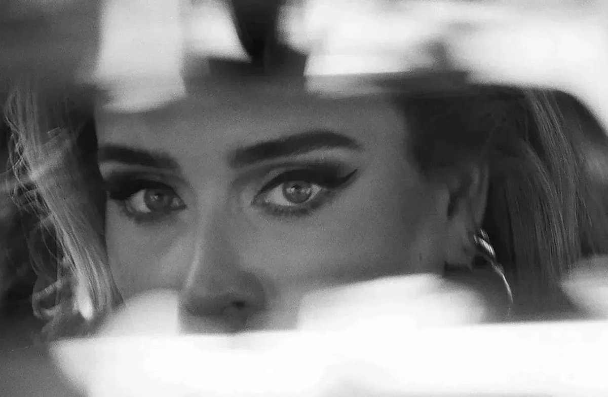 PopCrave's tweet image. 4 years ago today, Adele released “Easy On Me.”