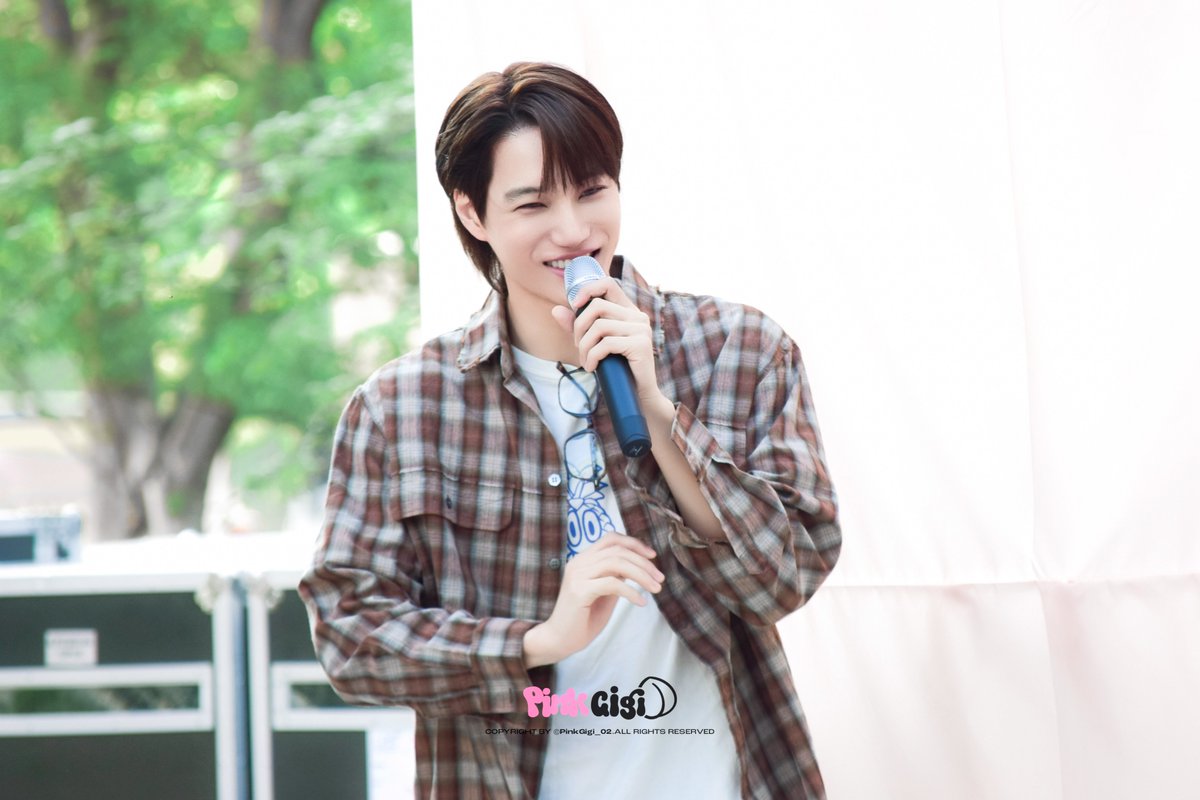 PinkGigi_02's tweet photo. 250426 KAI MBC 음악중심 Mini Fanmeeting 🤓 #카이 #kai #カイ #金钟仁 #EXO #EXOKAI
@weareoneEXO https://t.co/CENOBzBf0X