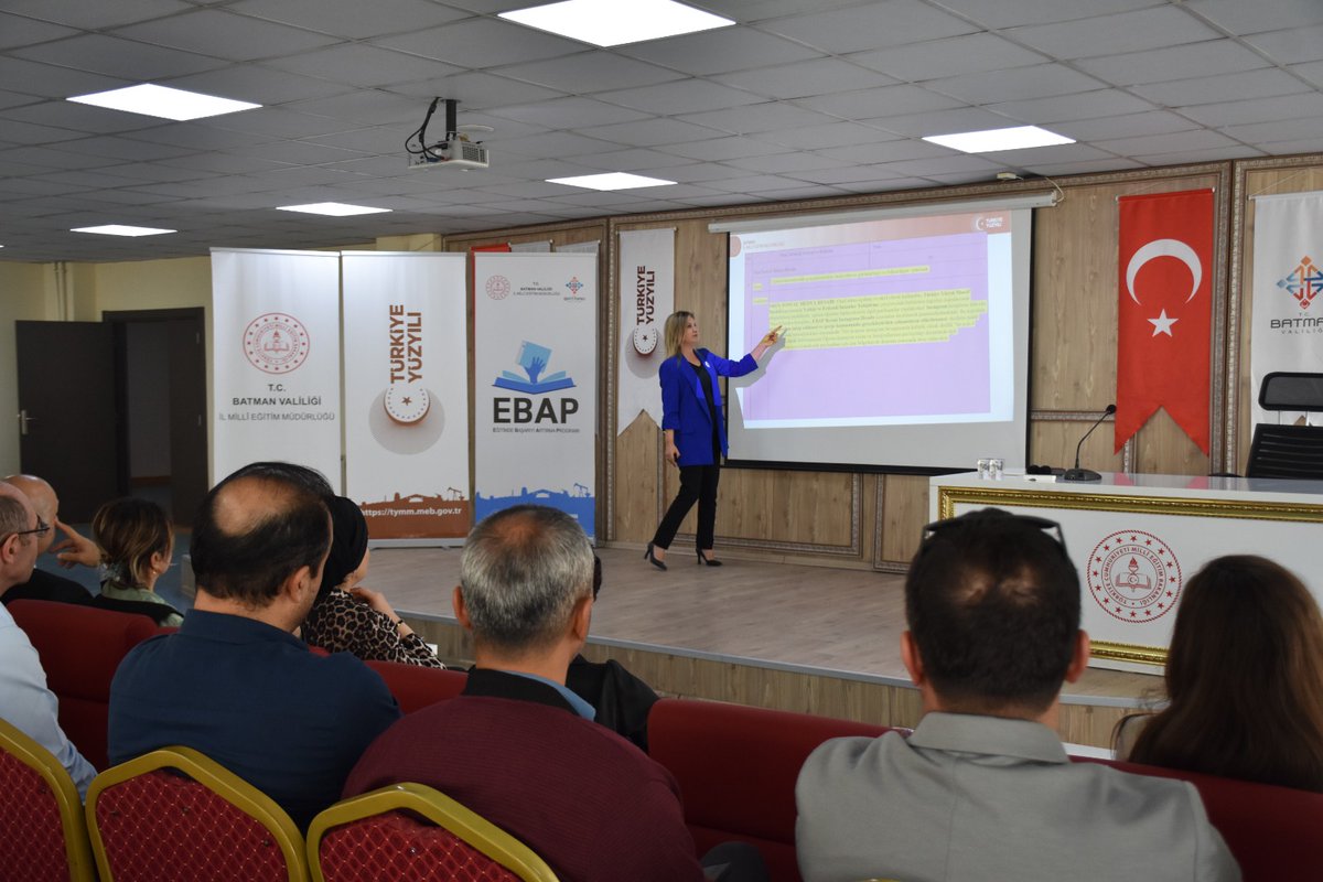BatmanilMEM's tweet photo. 🎓 EBAP Merkez Anaokulları Bilgilendirme Programı Gerçekleştirildi
   2025-2026 eğitim öğretim yılı kapsamında Eğitimde Başarıyı Artırma Programı (EBAP) çerçevesinde merkez anaokulu yöneticilerine yönelik bilgilendirme programı gerçekleştirildi.
    İl Milli Eğitim Müdürümüz Yaşar Ciğer, anaokulu müdürlerine hitaben yaptığı konuşmada EBAP’ın okul öncesi eğitime sağladığı katkılara değinerek, yöneticilerimize ve öğretmenlerimize gayretlerinden dolayı teşekkür etti.
    Program sonunda dereceye giren okul müdürlerine plaketleri takdim edildi. 🏆

@tcmeb @Yusuf__Tekin @batmanvaliligi  @yasarciger
