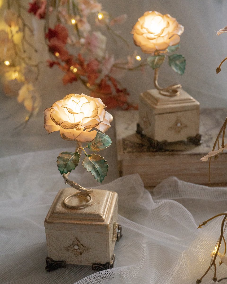 Shikisoumono's tweet image. 冬に向けてそろそろホワイトピンクローズさんといちごさんを制作していきたいと思います💫