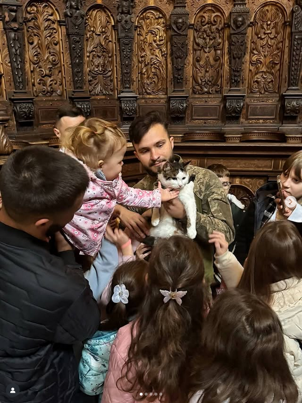 The heartthrobs Shababoy and Aleks comfort children during an air raid on Lviv. They took shelter in the church of St. Andrew.

shaybaboy on Instagram