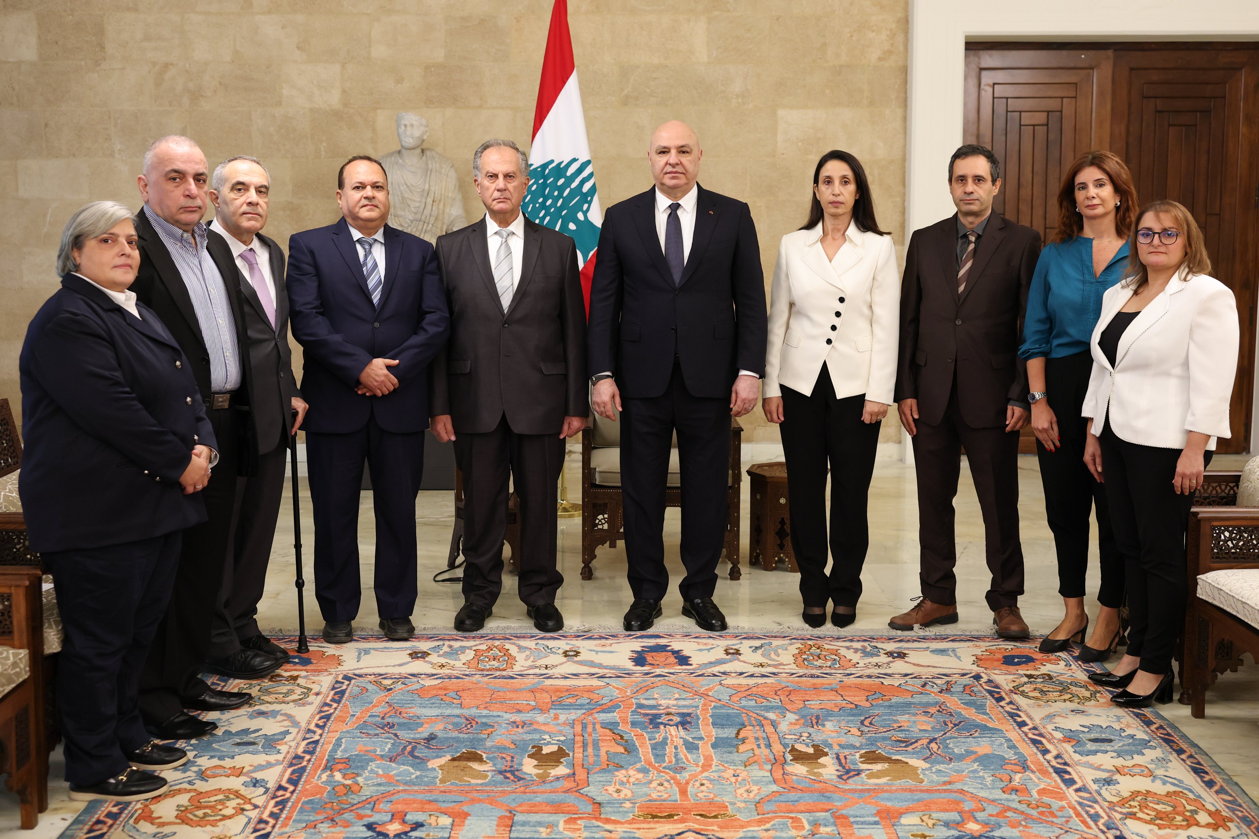 أعضاء الهيئة الوطنية للمفقودين والمخفيين قسراً في بعبدا (الرئاسة اللبنانية). 