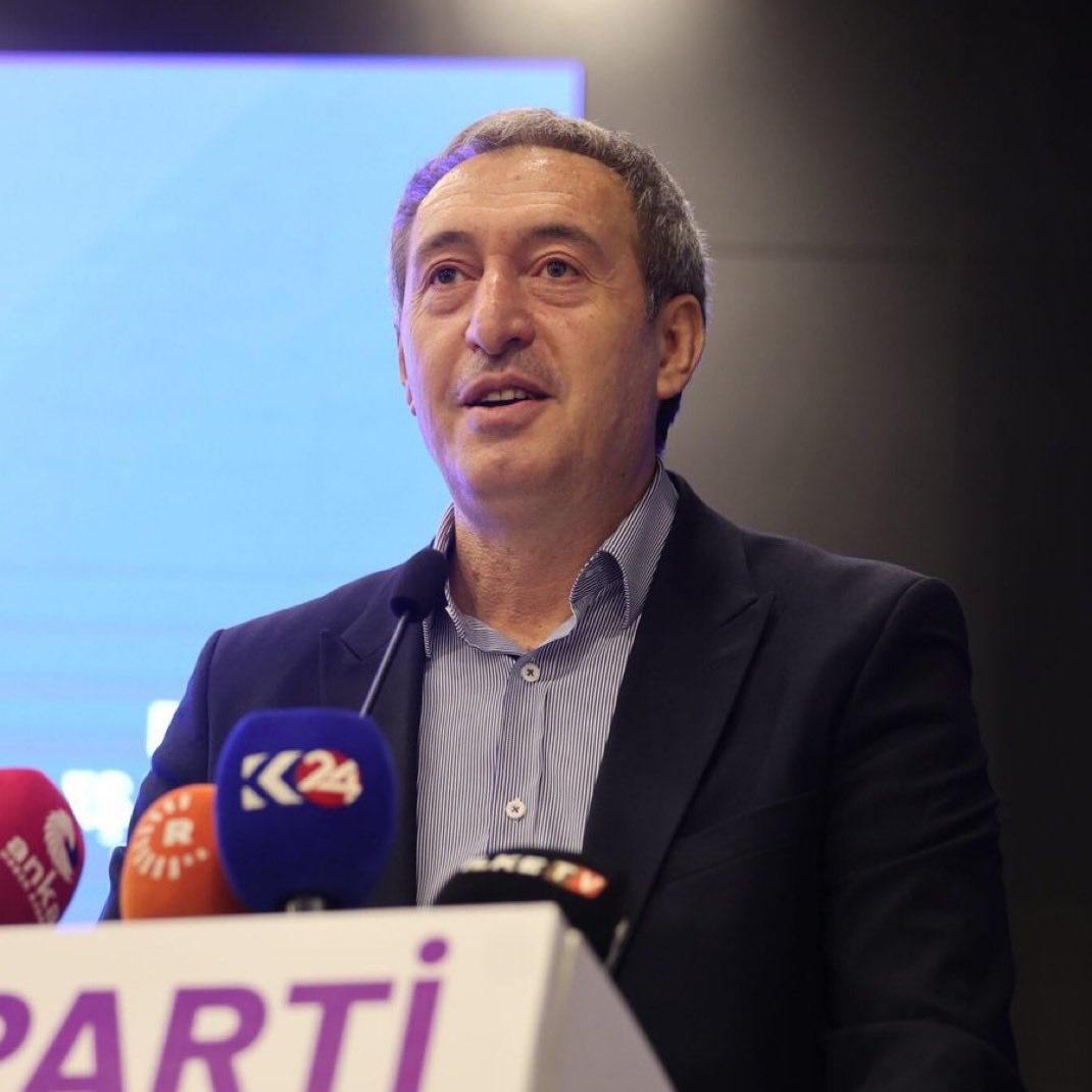 ajans_muhbir's tweet photo. DEM'li Tuncer Bakırhan: “Kürtler KPSS'de yüksek puan alsa bile işe giremiyor.” https://t.co/8bNAVZocsp