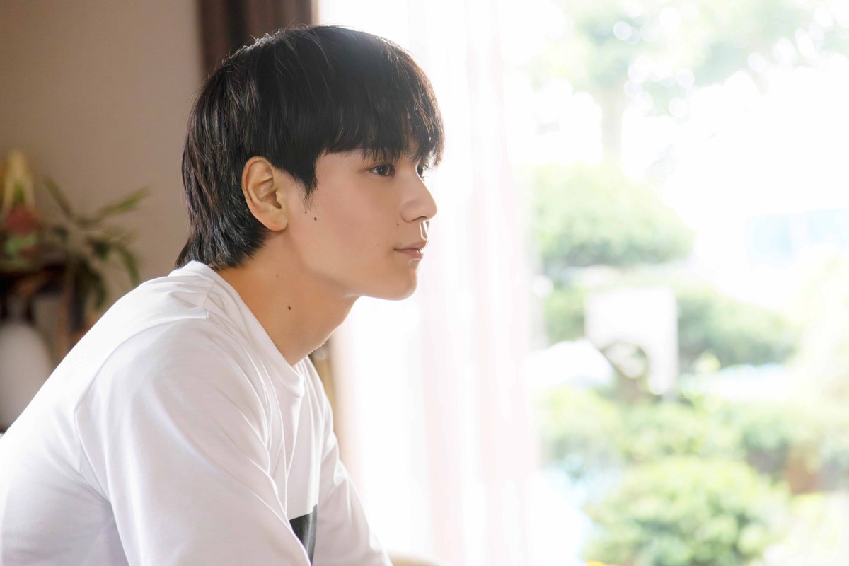 MtFujiMovie1024's tweet photo. °+‥本編シーン解禁‥+°

夢に迷う大学生を等身大の存在感で好演！
#豆原一成（#JO1）演じる拓磨の転機となる
出会いを映し出す本編シーン解禁☕️
https://t.co/xYqaYLxRA9　

店主・清野（#藤田玲 ）が大学時代に
起業したというこだわりのカフェを訪ねてみることに・・
この出会いが拓磨にどういった影響を与えるのか🏠

ぜひスクリーンで見守ってください👀

#富士山とコーヒーとしあわせの数式
#ふじこーひー
10月24日(金)公開🗻