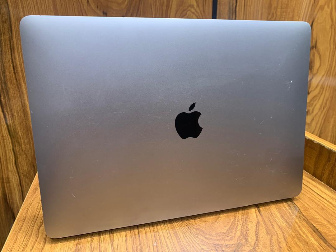 timblessing101's tweet photo. 2020 MacBook Air M1 | 256GB SSD | 8GB RAM | 13.3”   Sold fast like the last post — precision moves only. 💻 Webcam ready. 💡 Ideas loaded. ₦620,000 — DM to claim yours. #AppleM1  | Funke Akindele | Finidi George | Iwobi | Pakistani | Osimehn | https://t.co/EvjzTbOviv