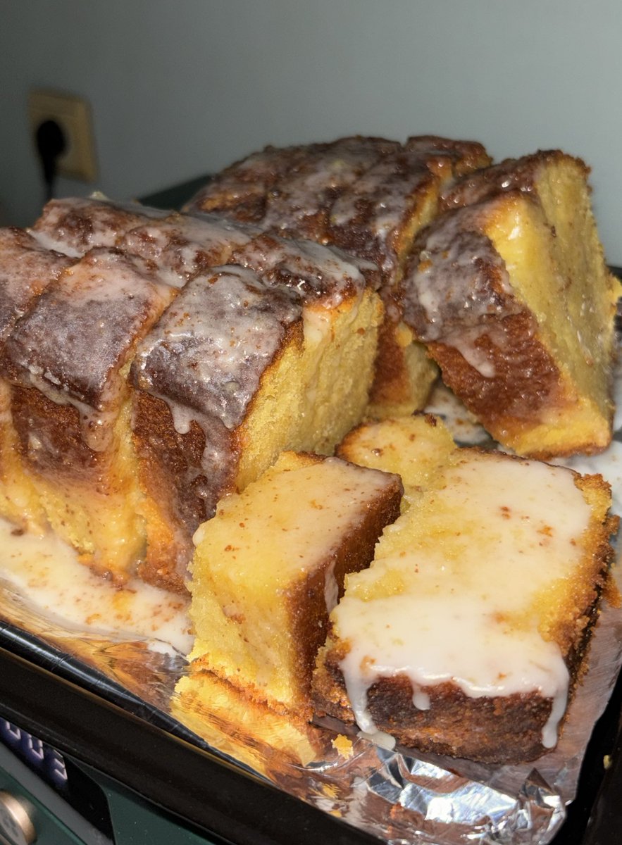 motjinet's tweet photo. what if i add lemon pound cake to the menu this time 🤤🤤🤤 https://t.co/Q0qrbF8rDe