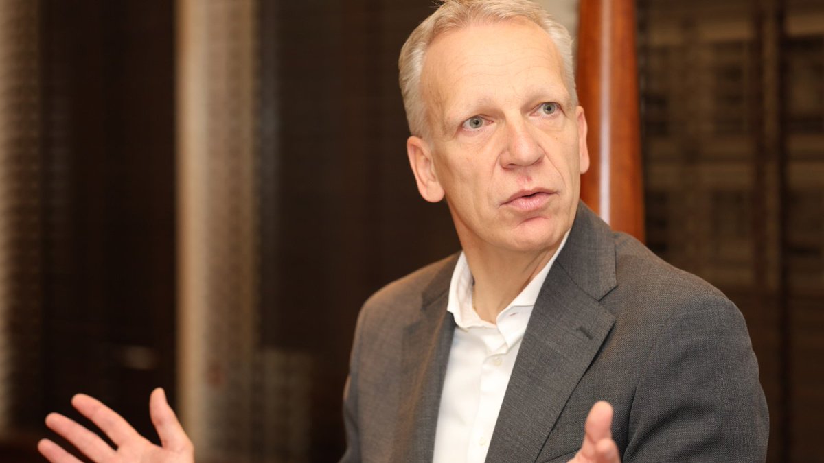 "Das Thema #Bürokratieabbau ist schon zu lange in aller Munde", so #PEAG-Geschäftsführer Andreas Schmincke bei der Personaldebatte. "Uns in der #Zeitarbeit würde es sehr helfen, endlich einen zentralen Ansprechpartner zu haben, wenn wir Beschäftigte aus dem Ausland einstellen."