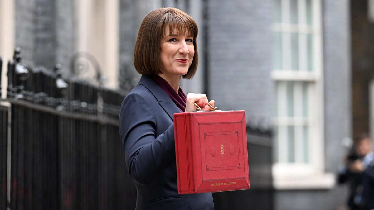 🚨🇬🇧 LABOUR CONFIRMS TAX HIKES ARE COMING — WHILE FOREIGN AID FLOWS ABROAD

Rachel Reeves has confirmed new tax rises are on the way in her upcoming Budget. But instead of cutting waste or protecting taxpayers, Labour is spending YOUR money on everyone else.

🔴 £30 MILLION