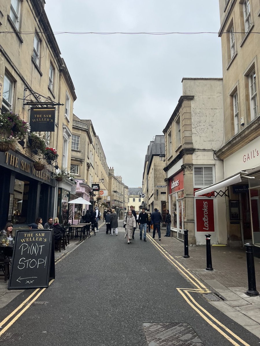 axeleric's tweet image. Sepanjang jalan ke kantor dengerin podcast pacar aaaaa kgnbrt