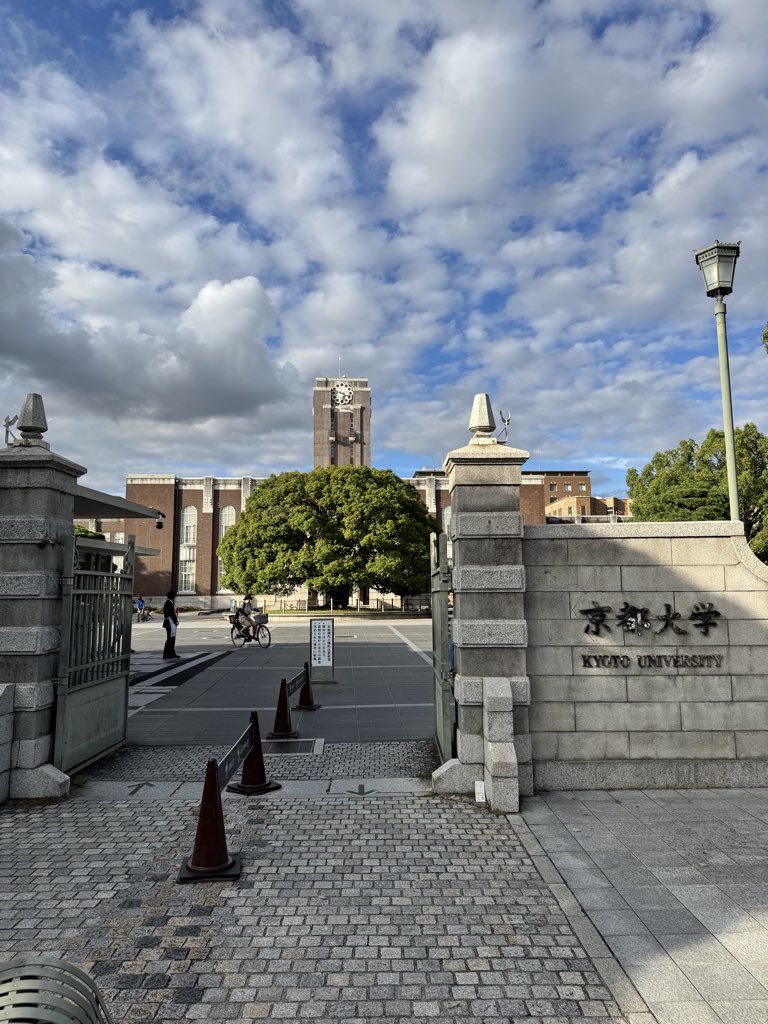 aiba_algorithm's tweet image. ラスト京大行ってきました。

院に半年通って、3年休学、1年留年してこの度退学しました。

大学生は取り敢えず1年休学してみるのオススメです。自分もbotのために1年休学したら、そこら辺のサラリーマンより稼げるようになり、ドバイになぜか住むようになっちゃいました。今ではいわゆる億トレです。…