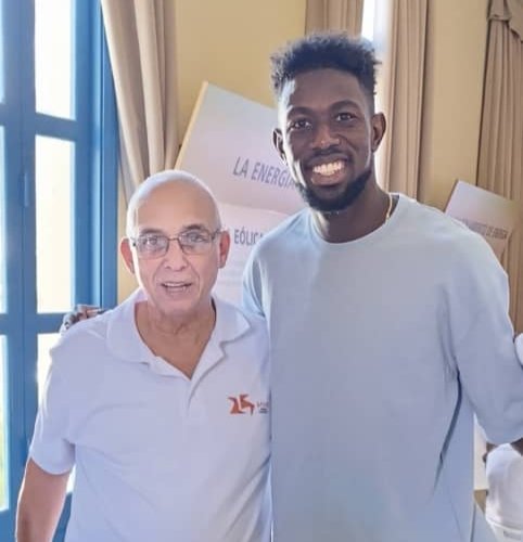 Guerrerotony161's tweet image. Pavel Hernández, quién hoy lanzó el segundo "No hit-No run" de su carrera con #Industriales, es un sencillo joven de nuestro barrio. ¡Lo felicitamos!¡Éxitos! #Cuba #CDRCuba #SomosDelBarrio