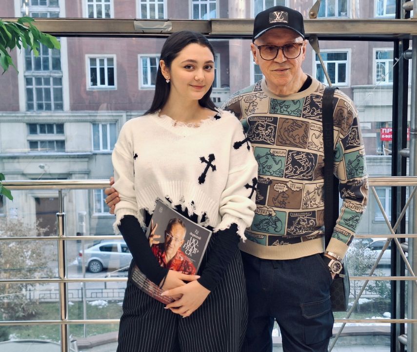 yo_vstu's tweet image. Полина Купреенко – обладатель «СЕРЕБРЯНОЙ ПУГОВИЦЫ» международного конкурса дизайнеров одежды «Сибирский кутюрье»

vstu.by/news/3360-poli…